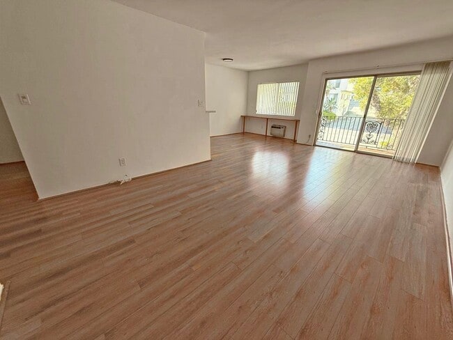 Building Photo - 10776 Rose Ave