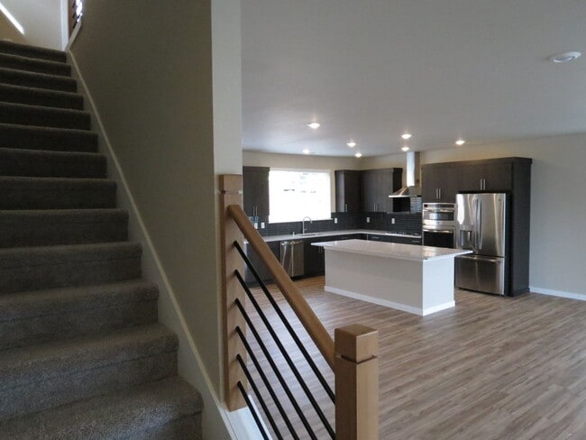 Building Photo - 4Bed/3.5Bath Newer Construction Home in Seattle Otani Gardens Development!