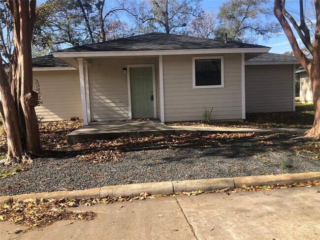Building Photo - 3504 Balboa Cir