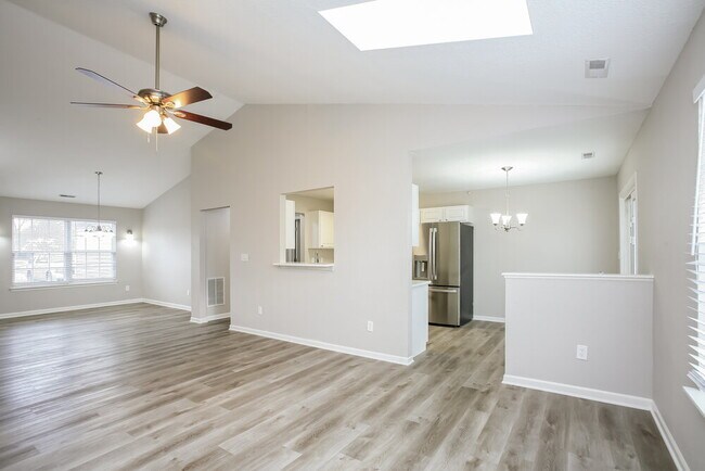 Building Photo - 221 Pennwood Ln