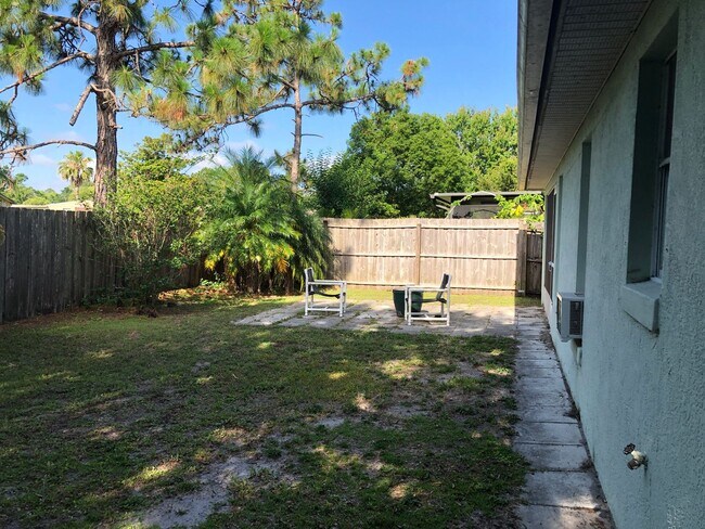 Building Photo - Welcome Home! New flooring & fresh interio...