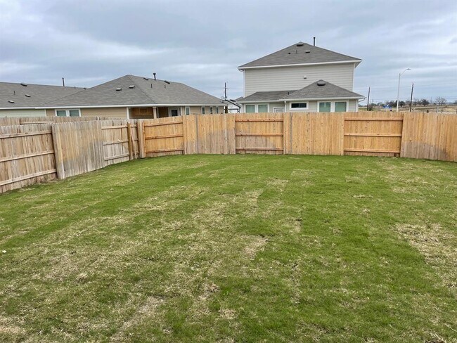 Building Photo - 100 Crescent St