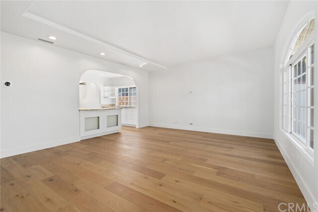 Foto del edificio - 369 E 20th St