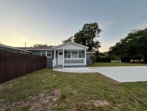 Building Photo - 2143 Shrimp St