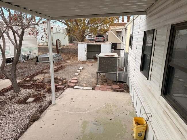 Building Photo - 3601 E Wyoming Ave