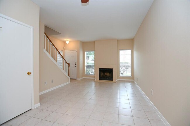 Building Photo - 2626 Holly Hall St