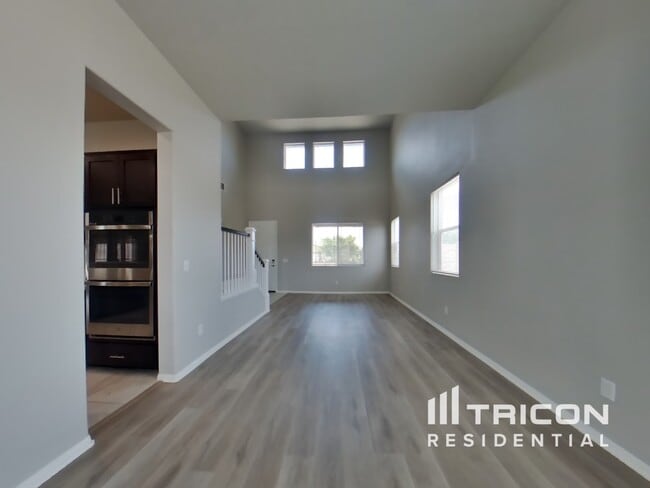 Foto del edificio - 13725 Polk Ct