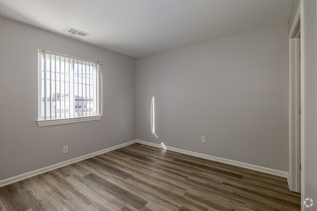 2 habitaciones, 1 baño - 800 pies cuadrados - Dormitorio principal - Fountain West Apartments