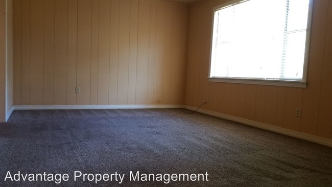 Building Photo - 2 br, 1 bath House - 10 W Mobbs