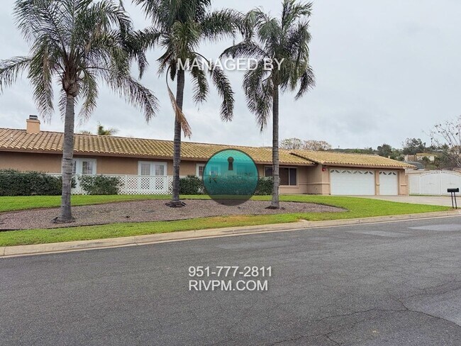 Foto del edificio - Single story large corner lot home in Jurupa Valley ready for move-in!