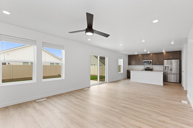 Foto del edificio - 6658 W Aileron St
