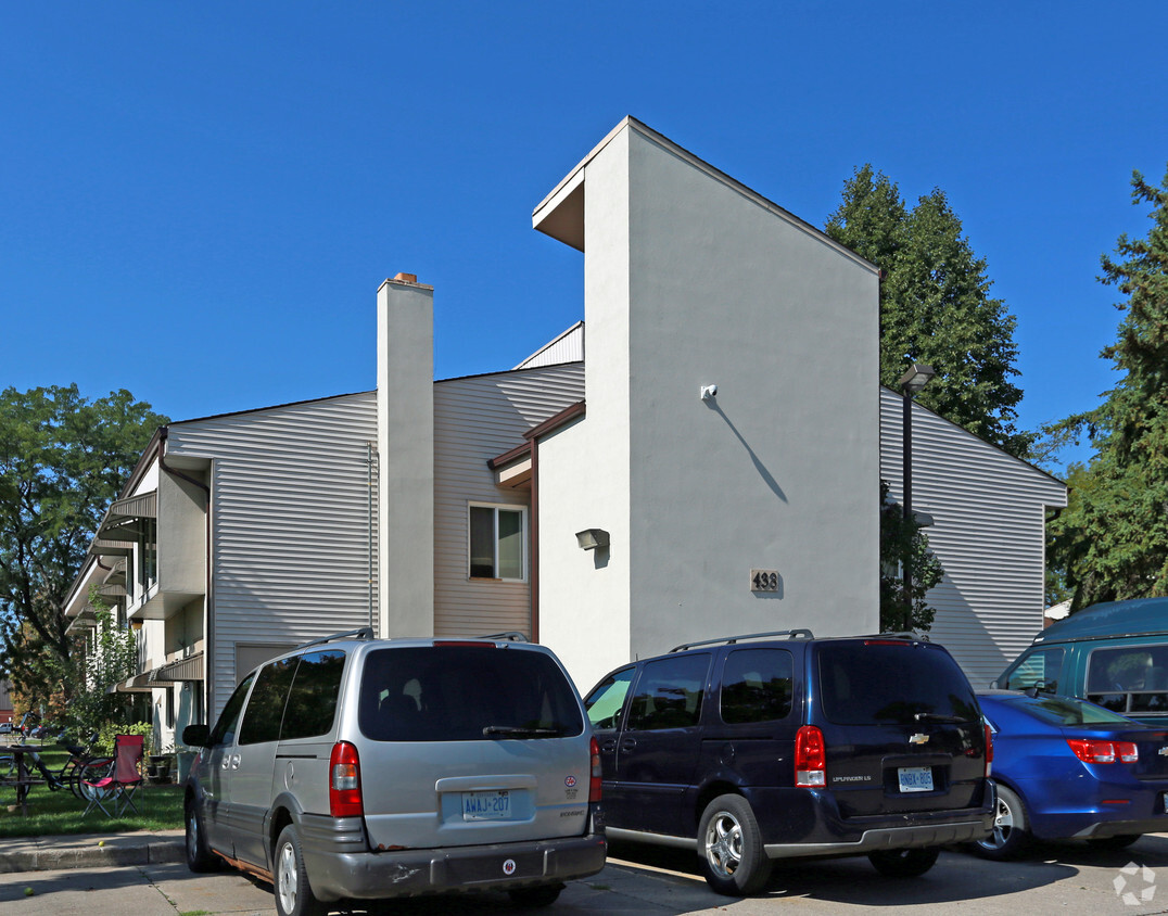 Primary Photo - Briarwood Apartments