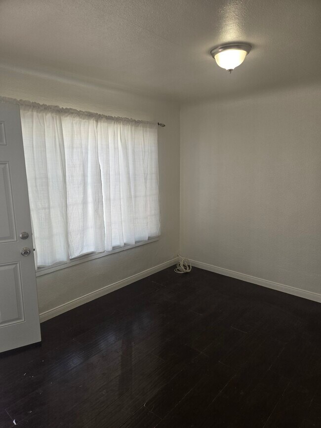 Foto del edificio - 6417 Gifford Ave