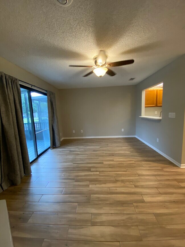 Building Photo - 9360 Craven Rd