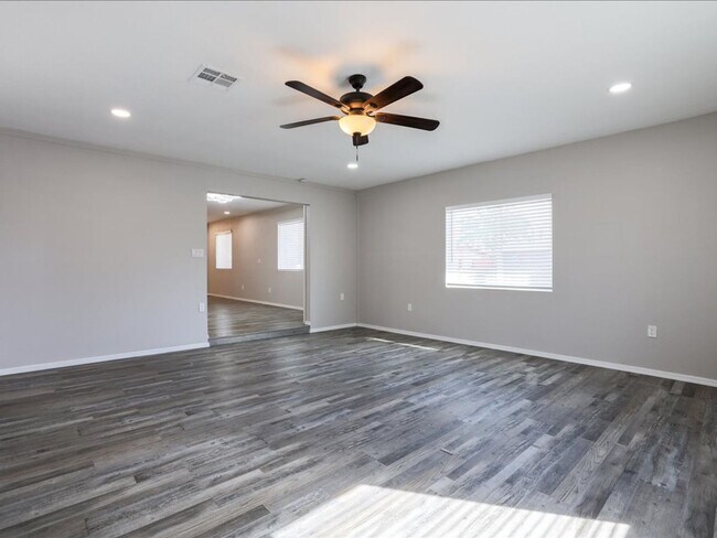 Building Photo - Spacious 4 Bedroom 2 Bathroom home with Private Pool & Arizona Room!