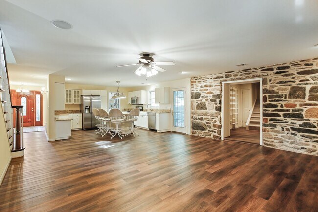 Foto del edificio - Unique 4BR Farmhouse with Modern Comfort o...