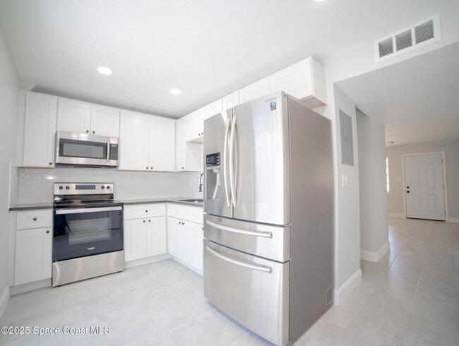 Foto del edificio - 230 W Towne Pl