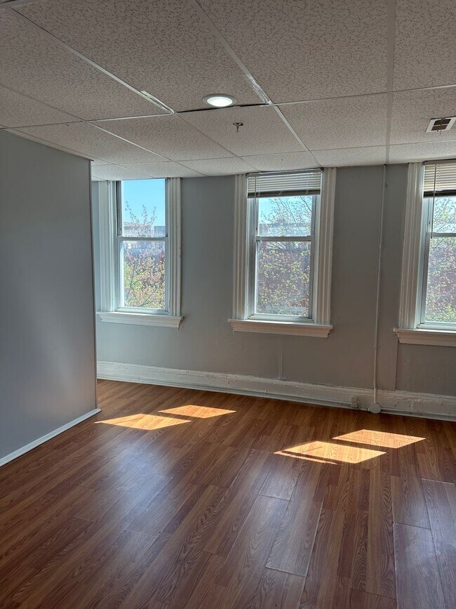 Foto del edificio - 2404 N Charles St