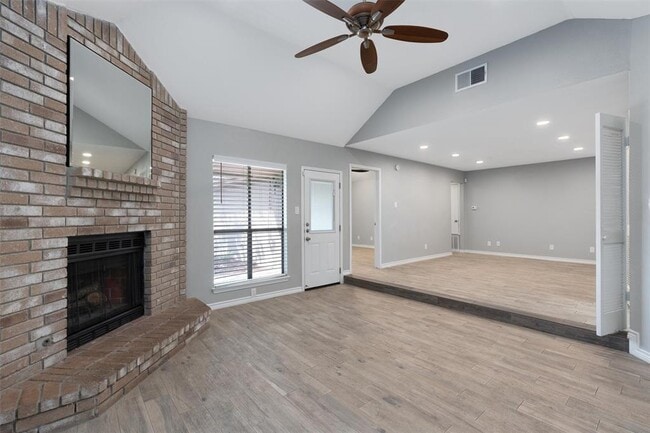 Building Photo - 2302 Windrift Way