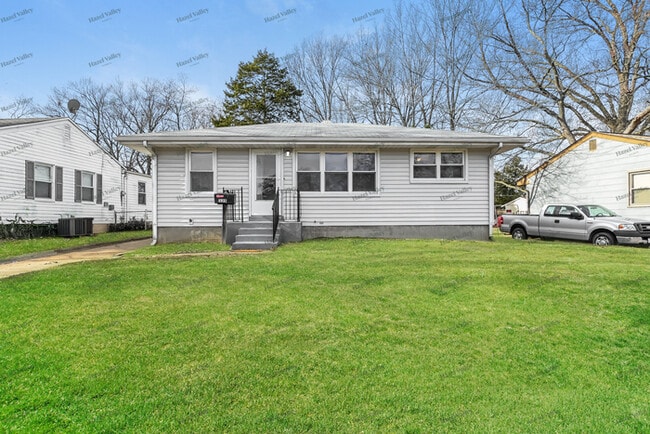 Building Photo - 335 De Smet Dr