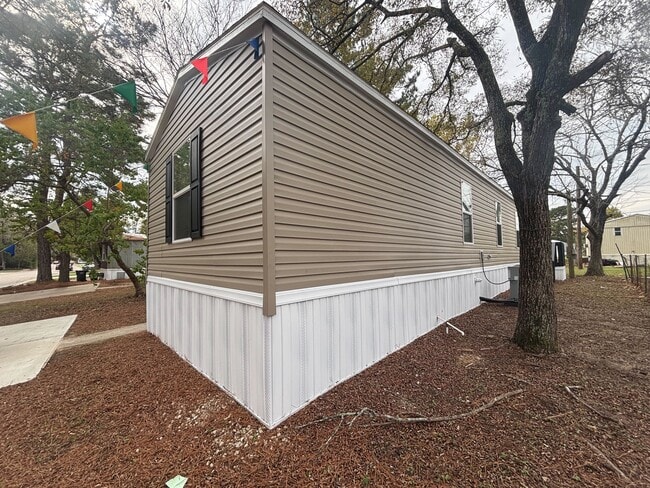 Building Photo - 127 Peggy St