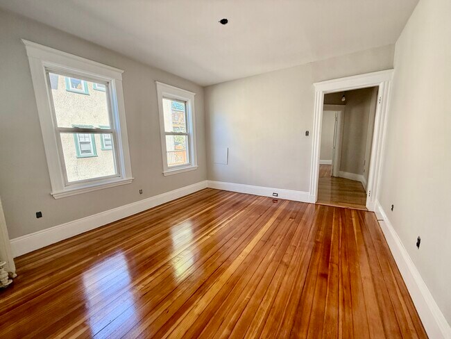 Building Photo - 112 College Ave