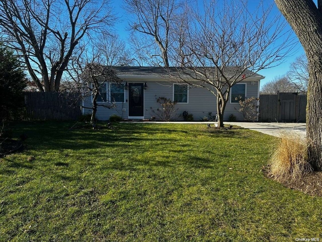 862 Meade Ave, Bellport, NY 11713 House Rental in Bellport, NY