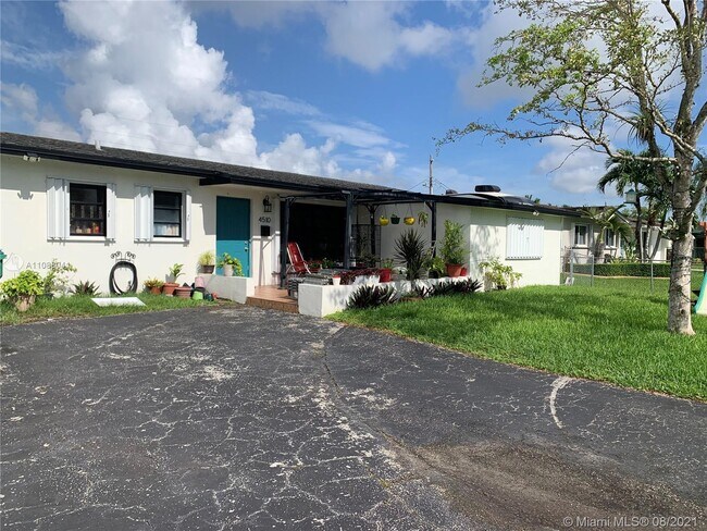 Foto del edificio - 4510 SW 102nd Ct