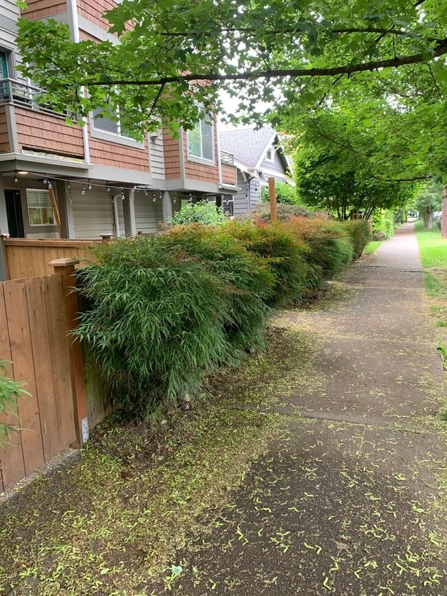 Building Photo - In the heart of Green Lake 3 bed 2.5 bath townhome for rent