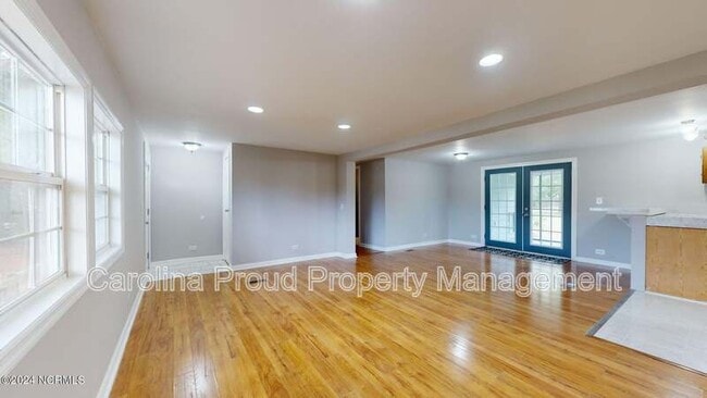 Building Photo - 741 Cindas Ln