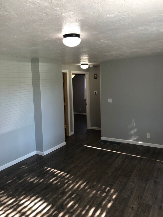 Foto del edificio - Clean & cozy 2 bedroom 1 bath Rancher comi...