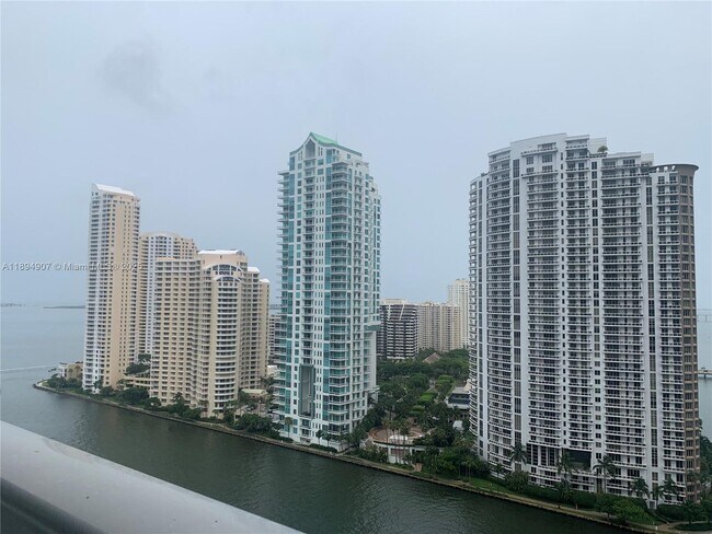 Foto del edificio - 300 S Biscayne Blvd