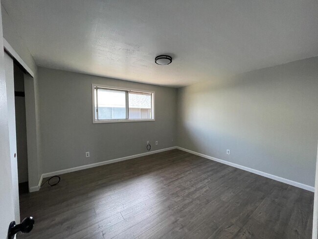 Foto del edificio - 577 N Laurel St