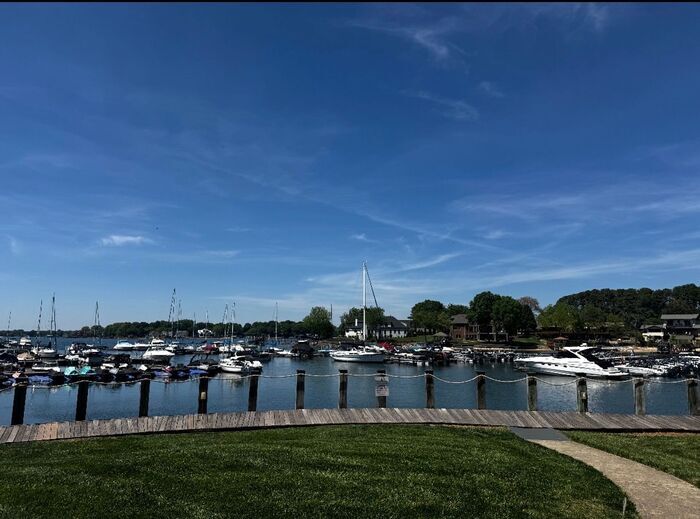 Foto del edificio - 3BR Townhome - Lake Living in Vineyard Point with Boat Slip Access Near Lake Norman