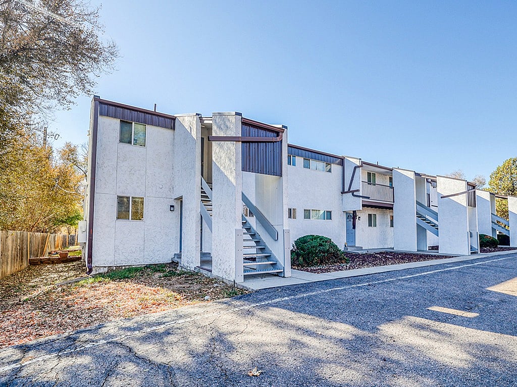 Primary Photo - Elk Mountain Apartments