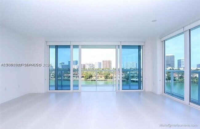 Foto del edificio - 9821 E Bay Harbor Dr