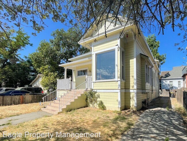 Building Photo - 3 br, 1 bath House - 1135 N. Center St