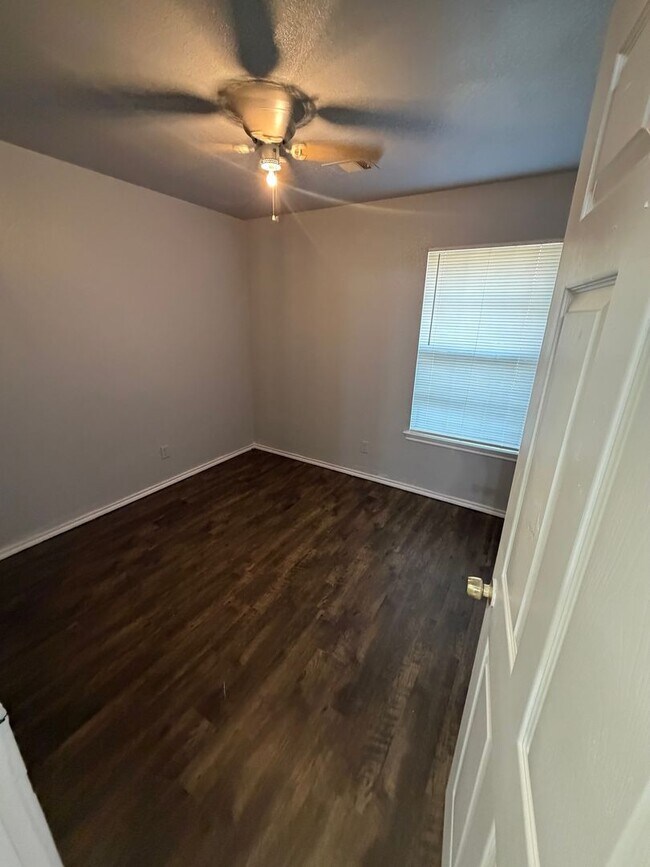 Foto del edificio - 3604-3606 Laughton St