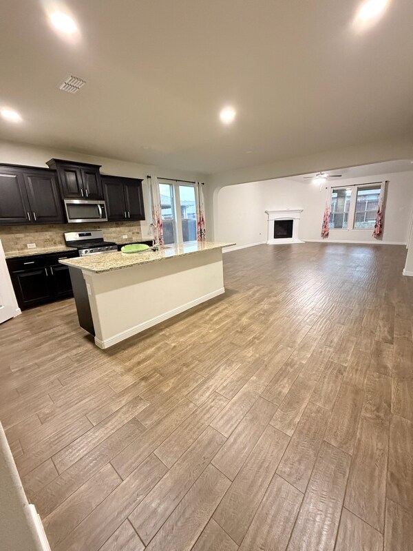 Foto del edificio - 565 Lindisfarne Ln
