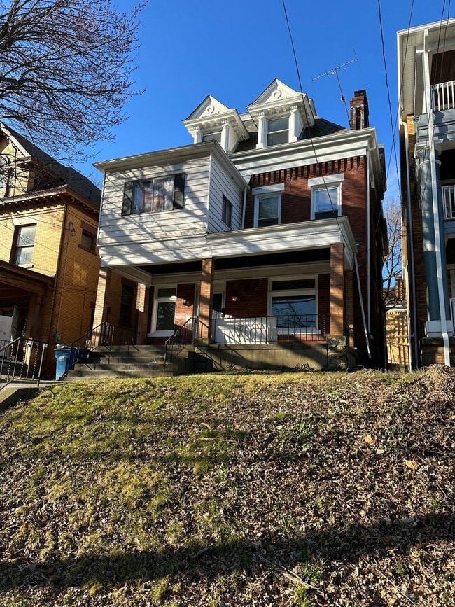 Building Photo - 201 Lincoln Ave
