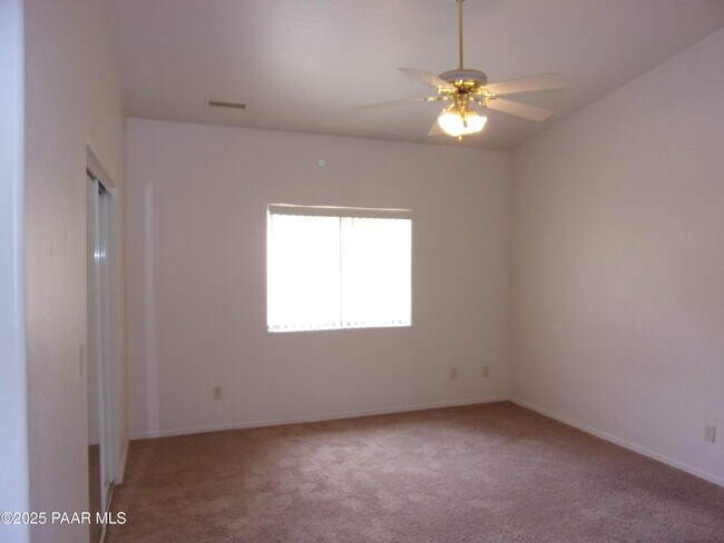 Foto del edificio - 6815 E Sandhurst Dr