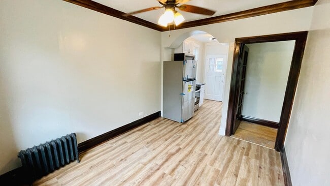 Foto del edificio - 4211 N Linder Ave