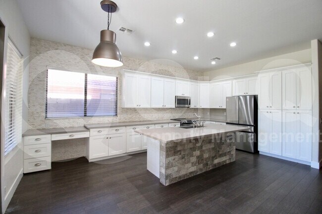 Building Photo - 1801 E Sagebrush St