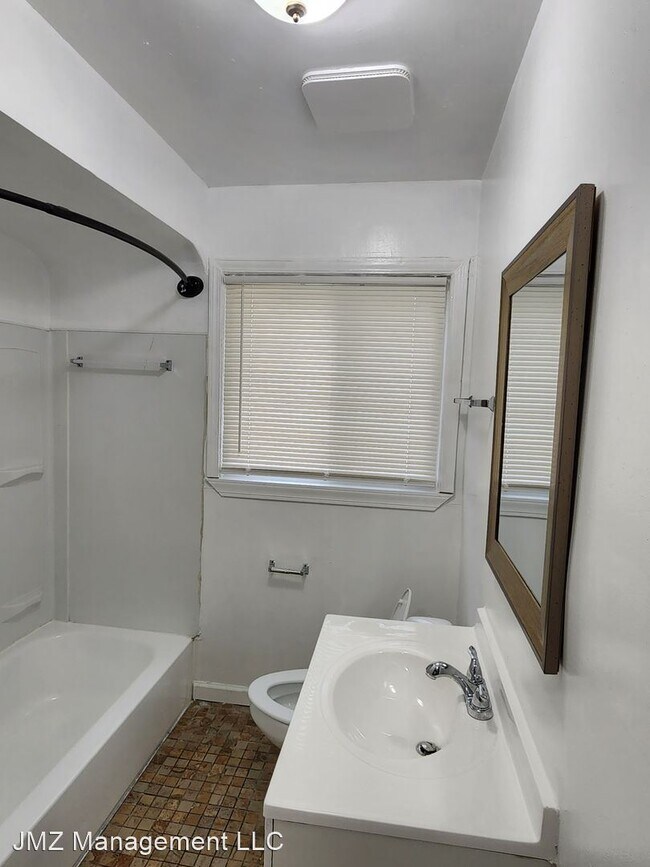 Building Photo - 3 br, 1 bath House - 1279 Woodland Dr.