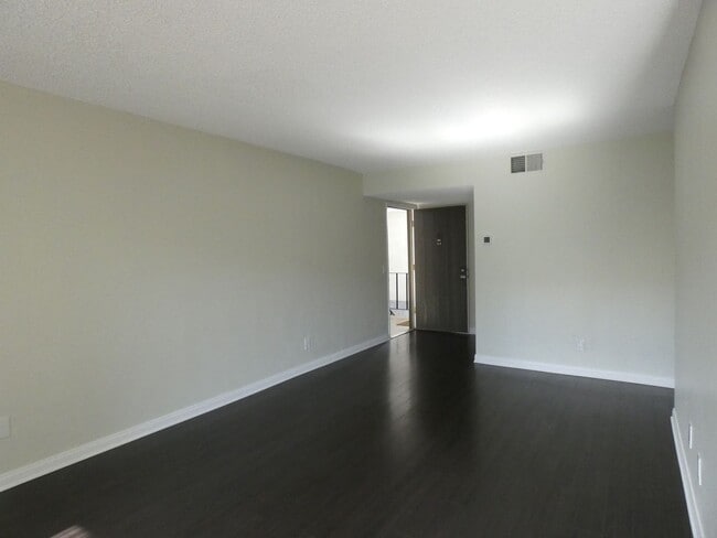 Building Photo - *Available NOW  in La Habra!*