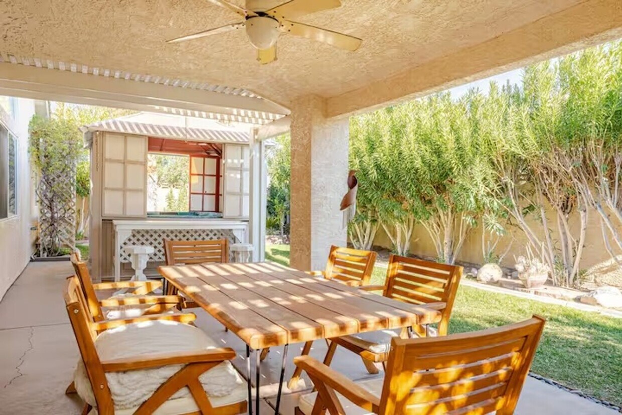 Foto principal - Beautiful Single Story Home with back yard...