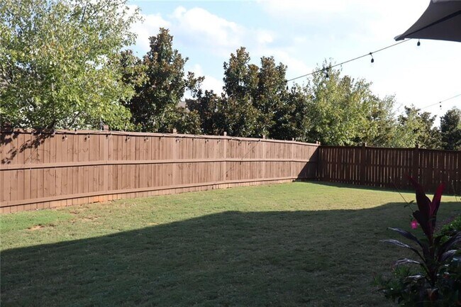 Foto del edificio - 701 Woodbridge Dr