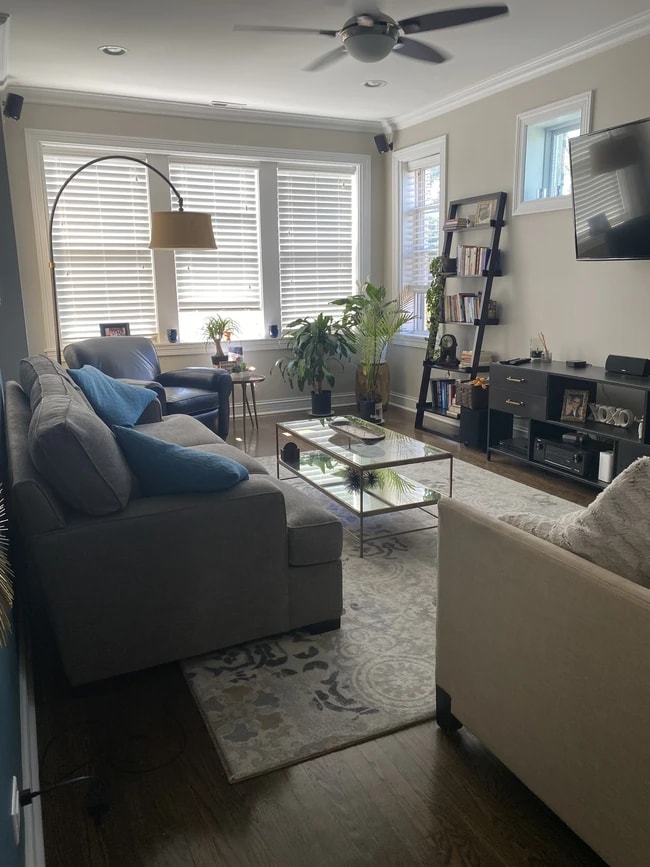 front sitting room - 1307 North Artesian Avenue, Unit 2