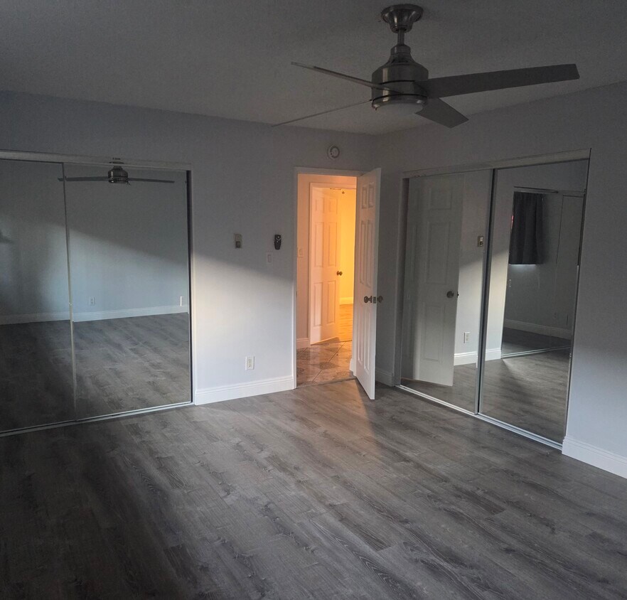 Foto del edificio - 3139 E Chapman Ave
