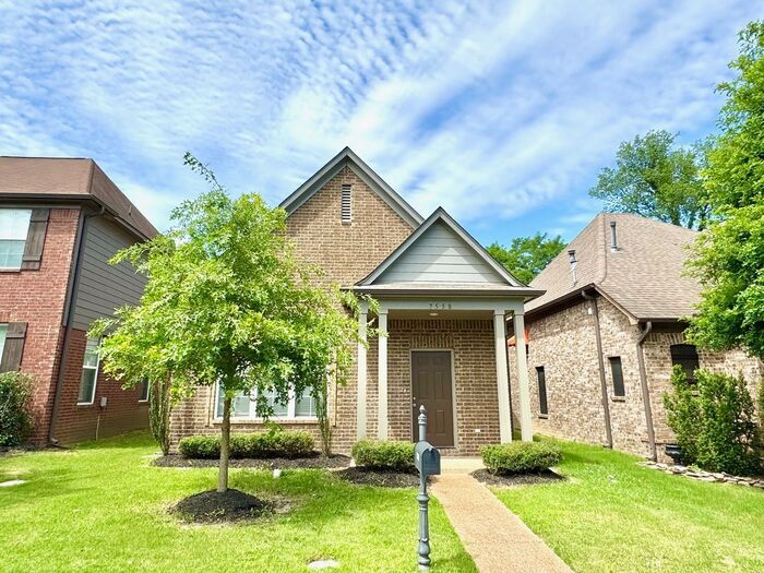 Foto principal - Gated Community, 4-Bedroom 2.5 Bath Home A...